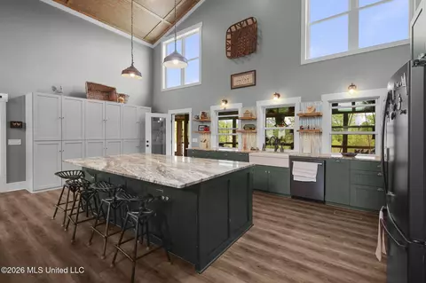 Kitchen - 101 Lakeview Rd, Brandon, MS 39047 photo 13 of 13
