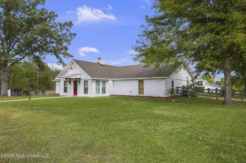 Exterior - 101 Lakeview Rd, Brandon, MS 39047 photo 7 of 43