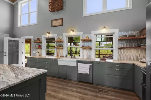 Kitchen - 101 Lakeview Rd, Brandon, MS 39047 photo 12 of 13