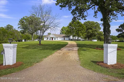 Exterior - 101 Lakeview Rd, Brandon, MS 39047 photo 2 of 43