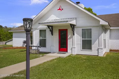 Exterior - 101 Lakeview Rd, Brandon, MS 39047 photo 9 of 43