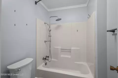 Bath - 101 Lakeview Rd, Brandon, MS 39047 photo 6 of 15