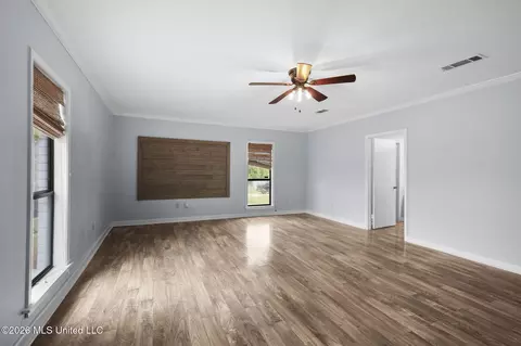 Living - 101 Lakeview Rd, Brandon, MS 39047 photo 8 of 11
