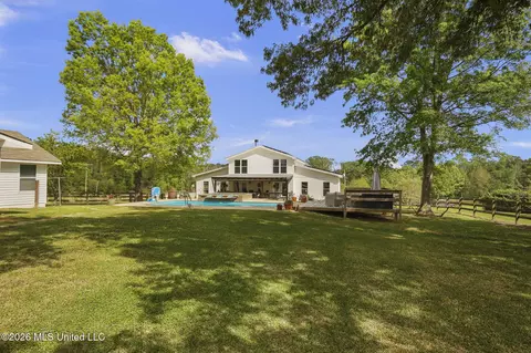 Exterior - 101 Lakeview Rd, Brandon, MS 39047 photo 18 of 43