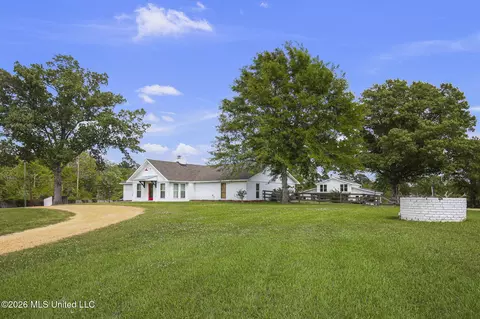 Exterior - 101 Lakeview Rd, Brandon, MS 39047 photo 4 of 43