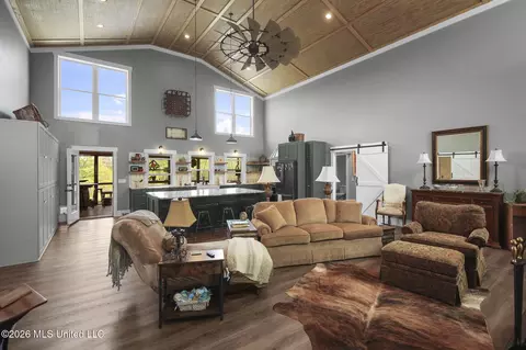 Entry Way - 101 Lakeview Rd, Brandon, MS 39047 photo 4 of 7