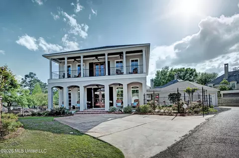 1 Fondren Green Cir, Jackson, MS 39216