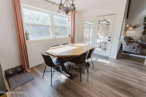 Dining - 69 Sycamore Ln, Brandon, MS 39042 photo 2 of 2