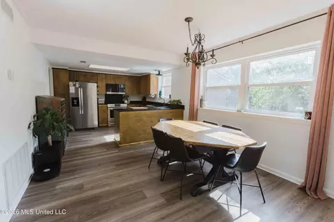 Dining - 69 Sycamore Ln, Brandon, MS 39042 photo 1 of 2