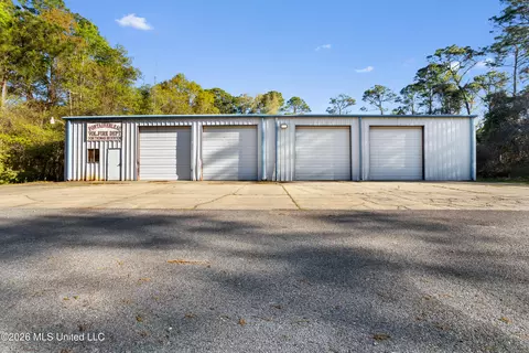 4920 Beach St, Ocean Springs, MS 39564
