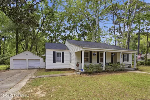 404 Colonial Cir, Jackson, MS 39211