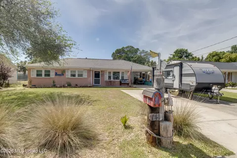 141 Beachview Ave, Biloxi, MS 39531