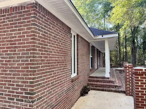 2709 Robert Hiram Dr, Gautier, MS 39553