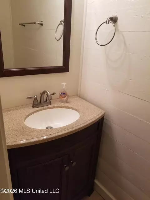 Bath - 103 E Sproles St, Clinton, MS 39056 photo 2 of 2