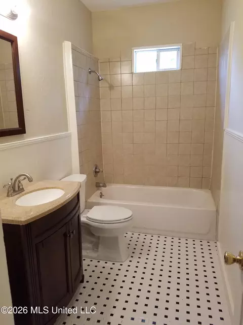 Bath - 103 E Sproles St, Clinton, MS 39056 photo 1 of 2