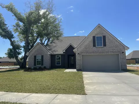 18 Red Oak Dr, Long Beach, MS 39560