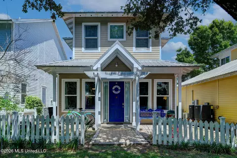 17 Chapel Hill Rd, Bay Saint Louis, MS 39520