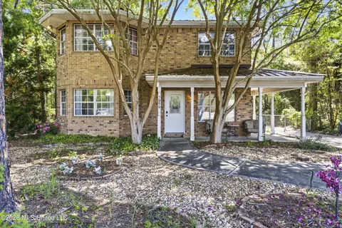 7090 Meadow Dale St, Bay Saint Louis, MS 39520