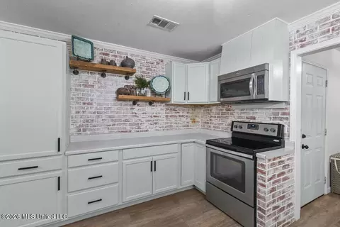 Kitchen - 303 Cox Ferry Rd, Flora, MS 39071 photo 4 of 5