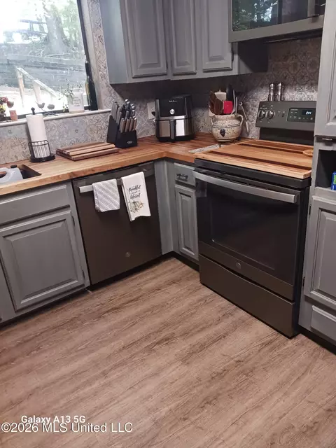 Kitchen - 3337 Monans Rill Cv, Hernando, MS 38632 photo 2 of 2