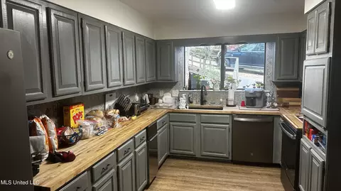 Kitchen - 3337 Monans Rill Cv, Hernando, MS 38632 photo 2 of 2