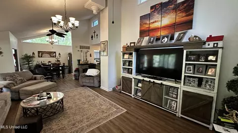 Living - 3337 Monans Rill Cv, Hernando, MS 38632 photo 1 of 1