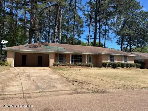 1132 Verbena St, Jackson, MS 39212
