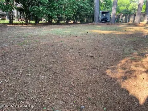 Exterior - 1132 Verbena St, Jackson, MS 39212 photo 2 of 4