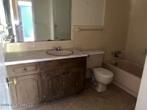 Bath - 1132 Verbena St, Jackson, MS 39212 photo 1 of 2