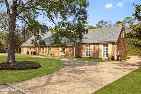 50 Poplar Cir, Gulfport, MS 39507