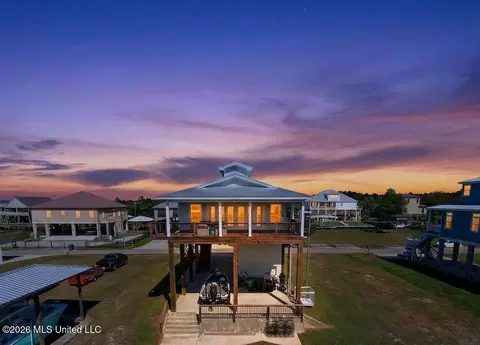 96 Fiber St, Bay Saint Louis, MS 39520