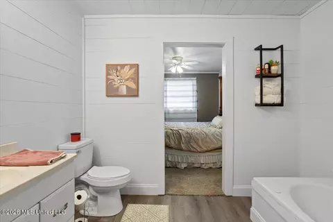Bath - 113 Clyde Pipkins Rd, Lucedale, MS 39452 photo 1 of 2