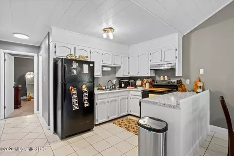 Kitchen - 113 Clyde Pipkins Rd, Lucedale, MS 39452 photo 1 of 3