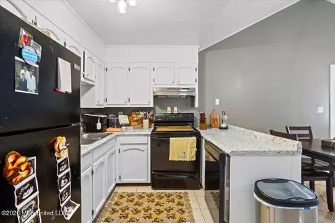 Kitchen - 113 Clyde Pipkins Rd, Lucedale, MS 39452 photo 2 of 3