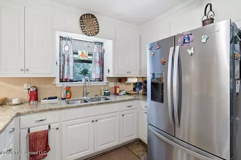 Kitchen - 174 S Eagle Ridge Dr, Florence, MS 39073 photo 7 of 7