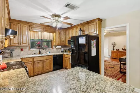 Kitchen - 174 S Eagle Ridge Dr, Florence, MS 39073 photo 2 of 7