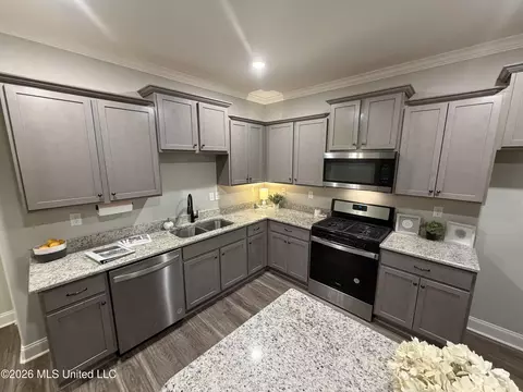 Kitchen - 668 Millers Way, Nesbit, MS 38651 photo 5 of 5