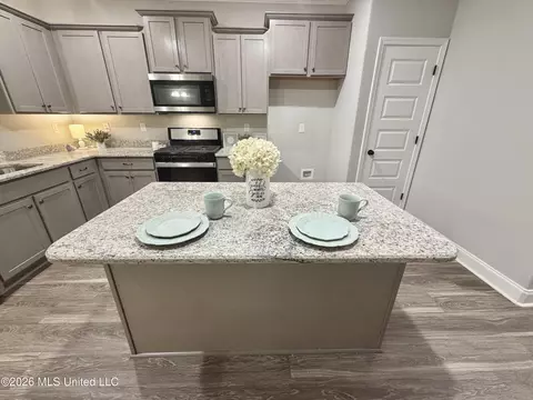 Kitchen - 668 Millers Way, Nesbit, MS 38651 photo 4 of 5
