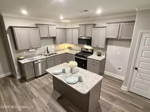 Kitchen - 668 Millers Way, Nesbit, MS 38651 photo 3 of 5