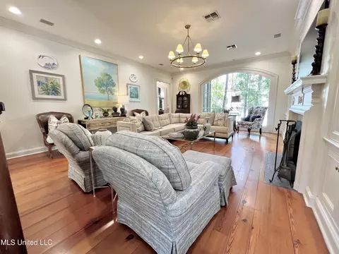 Living - 409 Roses Bluff Dr, Madison, MS 39110 photo 1 of 3