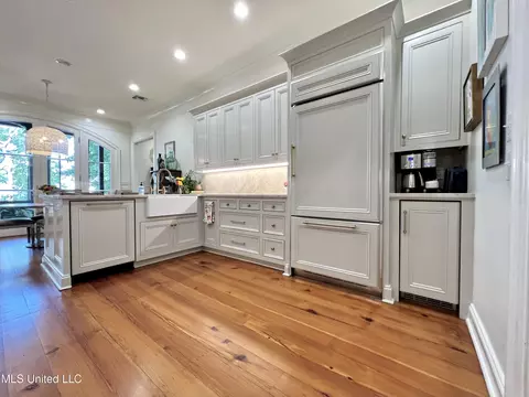 Kitchen - 409 Roses Bluff Dr, Madison, MS 39110 photo 2 of 4