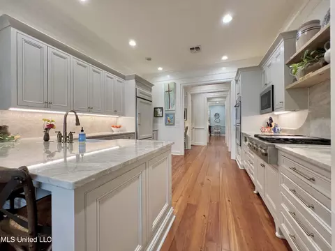 Kitchen - 409 Roses Bluff Dr, Madison, MS 39110 photo 3 of 4