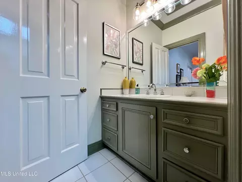 Bath - 409 Roses Bluff Dr, Madison, MS 39110 photo 9 of 11