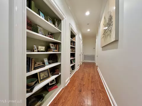 Entry Way - 409 Roses Bluff Dr, Madison, MS 39110 photo 2 of 2