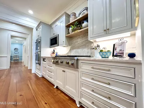 Kitchen - 409 Roses Bluff Dr, Madison, MS 39110 photo 4 of 4