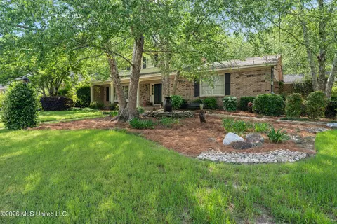207 Southampton Rd, Hattiesburg, MS 39401