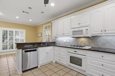 Kitchen - 1013 Laramie Ct, Madison, MS 39110 photo 2 of 2