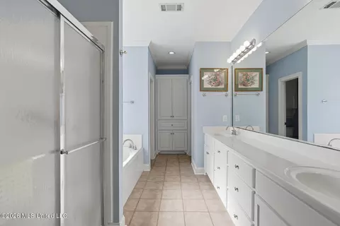 Bath - 1013 Laramie Ct, Madison, MS 39110 photo 2 of 5