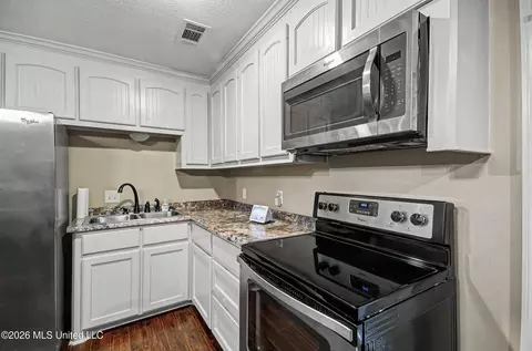 Kitchen - 2964 Highway 471, Brandon, MS 39047 photo 4 of 4