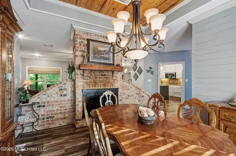Dining - 2964 Highway 471, Brandon, MS 39047 photo 3 of 5